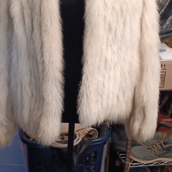 Saga Fox Vintage Elegant Fur Coat Size Small - Picture 4 of 17